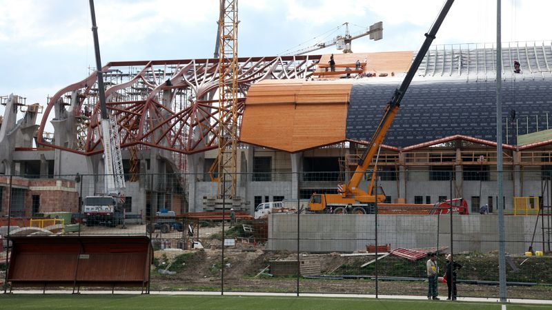 Fussballstadion Felcsút Rubner Holzbau Montage (2)