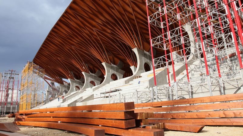 Fussballstadion Felcsút Rubner Holzbau Montage (3)