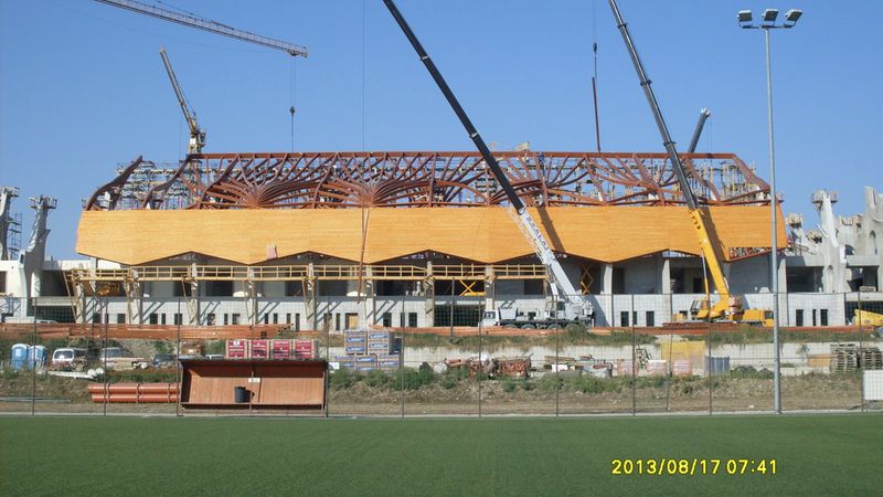 Fussballstadion Felcsút Rubner Holzbau Montage (9)