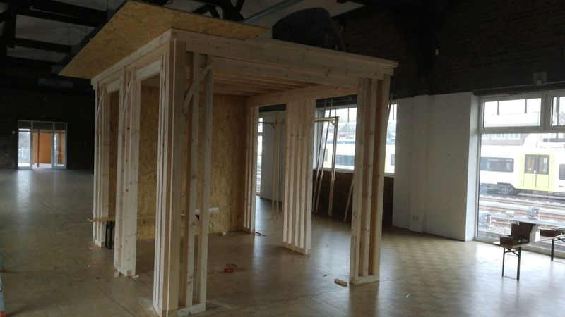 Pirmin Jung Güterbahnhof Remage Boxenmontage. Foto: Pirmin Jung