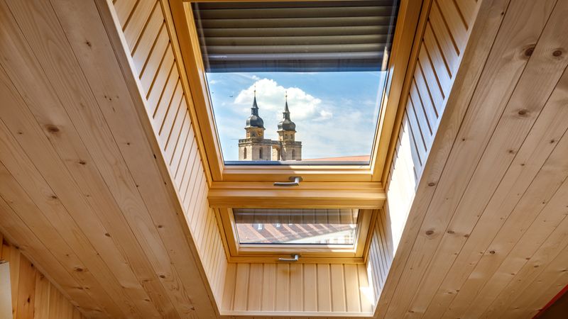 Das historische Stadtzentrum Bayreuths ist um ein inoffizielles Wahrzeichen reicher. Gegenüber des Neuen Schlosses und unmittelbar hinter dem Sitz der Regierung von Oberfranken errichtet die VIDA HolzProjekt GmbH in Zusammenarbeit mit holzius einen Wohngebäudekomplex der Gebäudeklasse 5 – in innovativer und zeitgemäßer Holzbauweise. Foto: Vida HolzProjekt GmbH