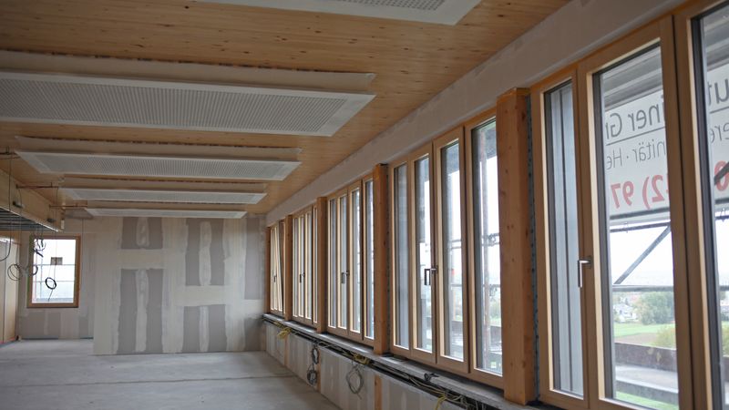 Fischer Schrauben verbinden die Holzbetonhybriddecken der oberen Stockwerke über dem Erdgeschoss. Foto:Fischer