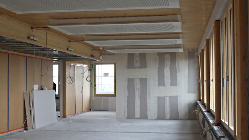 Fischer Schrauben verbinden die Holzbetonhybriddecken der oberen Stockwerke über dem Erdgeschoss. Foto:Fischer
