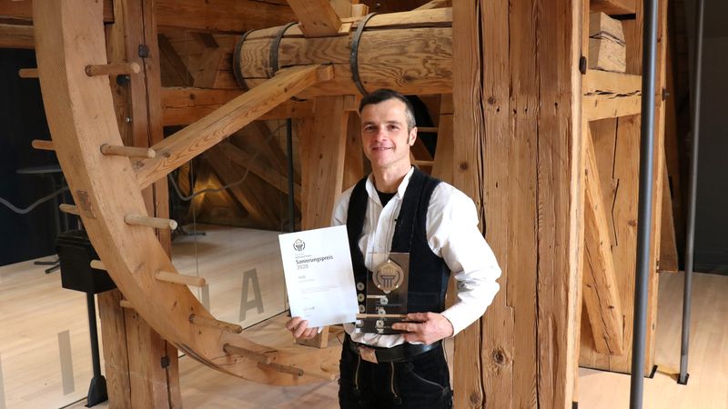 Mit den umfangreichen Sanierungsarbeiten am Löfflinger Rathaus setzte sich Zimmerermeister Matthias Fürderer und sein Team aus Titisee-Neustadt in der Kategorie Holz durch. 