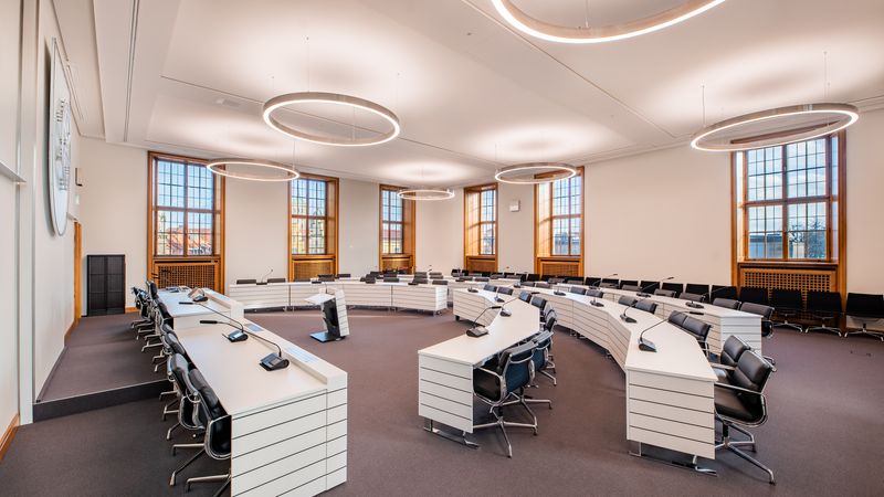 Der OWA-Sonderpreis für nachhaltige Deckengestaltung des Sanierungspreises 2020 wird für die Arbeiten im Sitzungssaal des historischen Rathauses der Stadt Osnabrück verliehen. 
