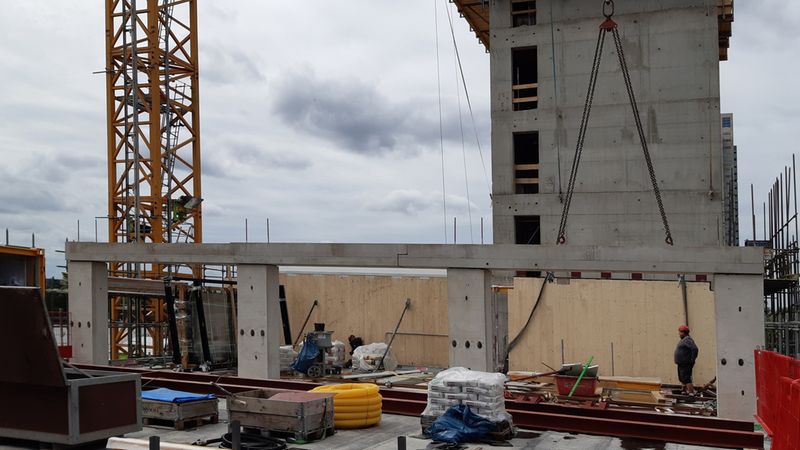 Wohnturm in hybrider Bauweise: Holz wird hier in der Primärkonstruktion mit Beton und Stahl kombiniert. Foto: Brüninghoff