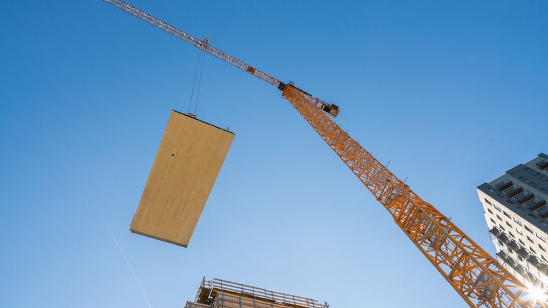 Das Projekt in Amsterdam zeichnet sich durch einen hohen Vorfertigungsgrad aus. Montagezeiten auf der Baustelle werden so reduziert. Foto: Jannes Linders