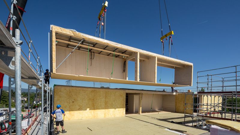Modul um Modul wird das Gymnasium errichtet. Foto: Erne AG Holzbau | Raumwerk & Spreen Architekten Arbeitsgemeinschaft | Thomas Koculak