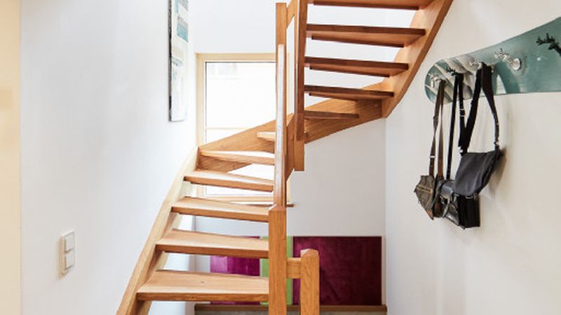 Die kleinen Häuser von Anja und Andrea Aicher in Schleching in Oberbayern wurden mit dem zweiten Preis des KfW Award Bauen 2020 in der Kategorie Neubau ausgezeichnet. Die Bauherrinnen waren auch gleichzeitig die Architektinnen der Häuser. Foto: KfW-Bildarchiv / Claus Morgenstern