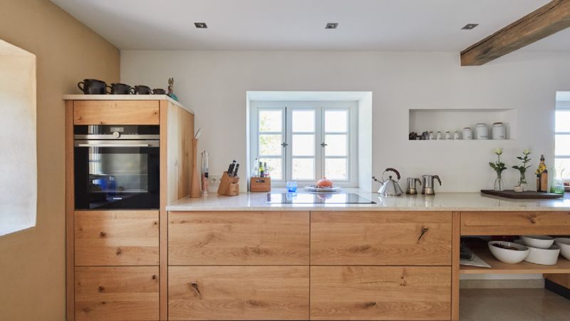 Die Küche war eigentlich an einem anderen Ort im Haus geplant, wurde aber kurzfristig in den nördlichen Teil gelegt. Foto: KfW-Bildarchiv / Claus Morgenstern