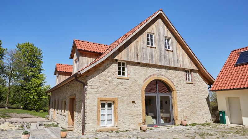 Der alte Stall wurde zum Wohnhaus umgebaut. Foto: KfW-Bildarchiv / Claus Morgenstern