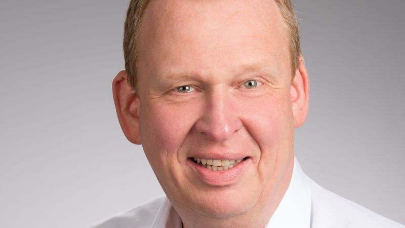 Marc Ropelius betreut als Regionalleiter bereits seit drei Jahren erfolgreich den Bereich Nord. Der erfahrene Marktkenner ist seit insgesamt sieben Jahren bei Soudal im Einsatz. Nach seiner Ausbildung zum Dachdecker und Industriekaufmann war der 56-Jährige rund 30 Jahre lang bei mehreren bekannten Unternehmen der Baubranche im Außendienst tätig.