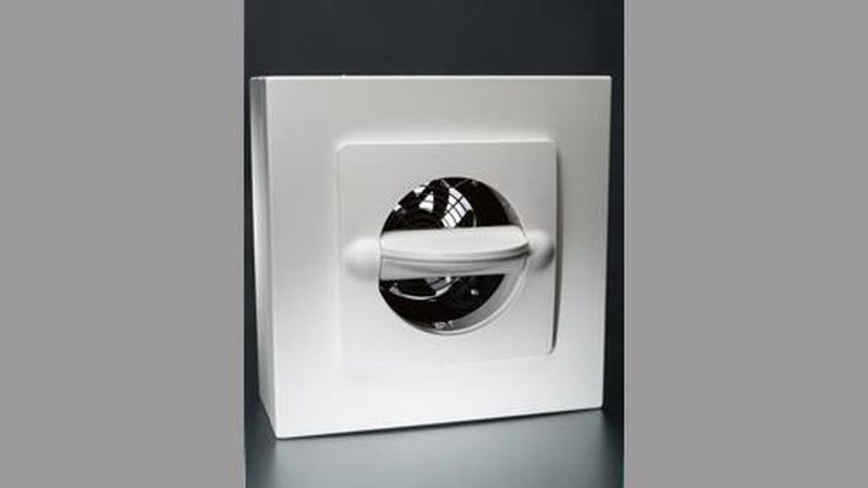 Mögliche Komponenten einer dezentralen Lüftung für Kellerräume: Lüftung mit Motorklappe... (Bild: Reitzklima)