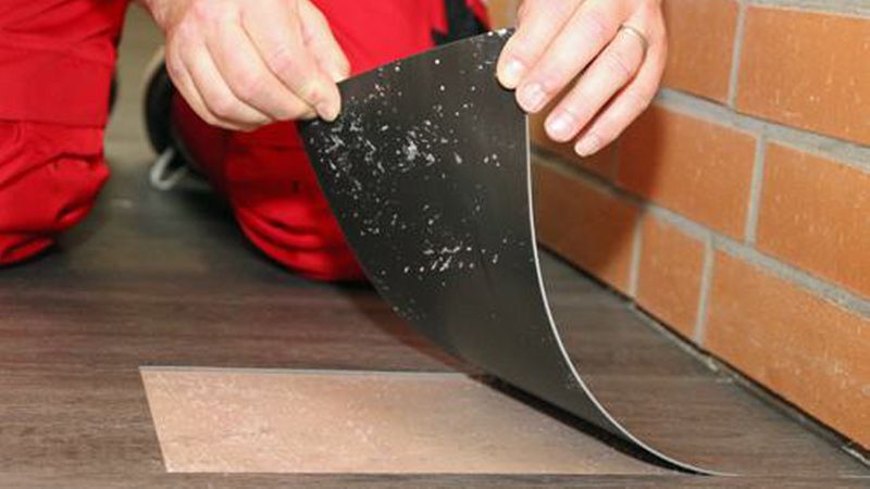 Mit dem Thomsit K145 ist eine Flächenleistung von etwa 100 qm pro Gebinde erreichbar.(Bild: Henkel KGaA/Thomsit)