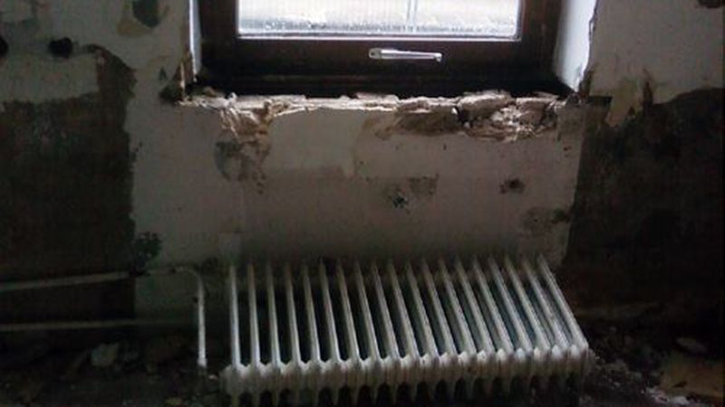 Ebenso enthalten alte Dichtungen an Heizkörpern häufig Asbest.