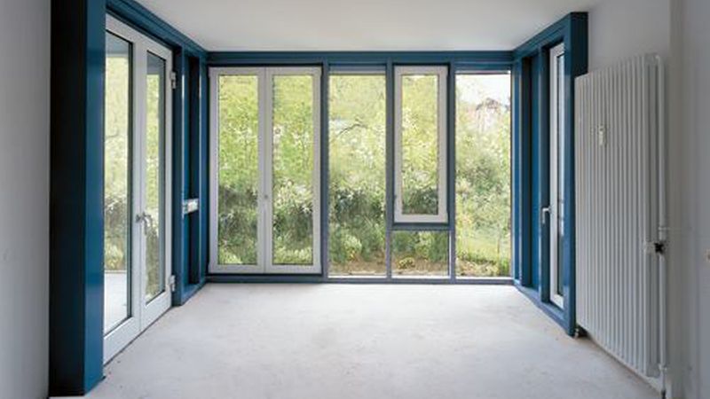 Die Calciumsulfatestriche sind bereits nach 2 Tagen begehbar. Durch ihr sehr geringes Schwundmaß von nur 0,05 mm/m bedarf es beim Einbau keinerlei Schwundfugen.