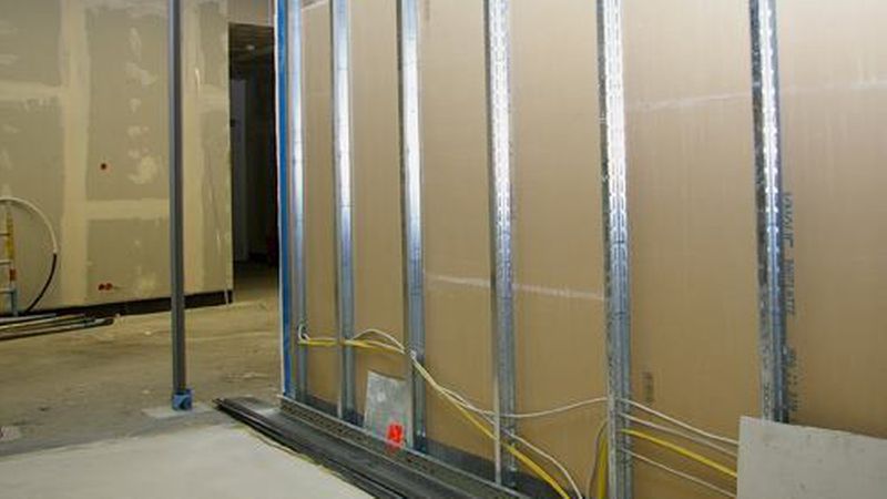 Metallprofilvariante: einseitig beplankt mit Gipskartonplatten (Foto: Klaus Köpplin)