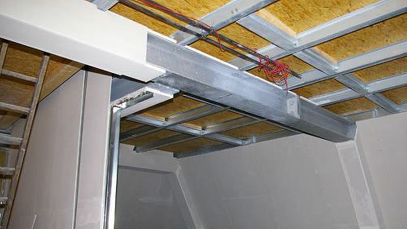 Angesetzte Verkleidung an einer Deckenkonstruktion (Bild: Klaus Köpplin)