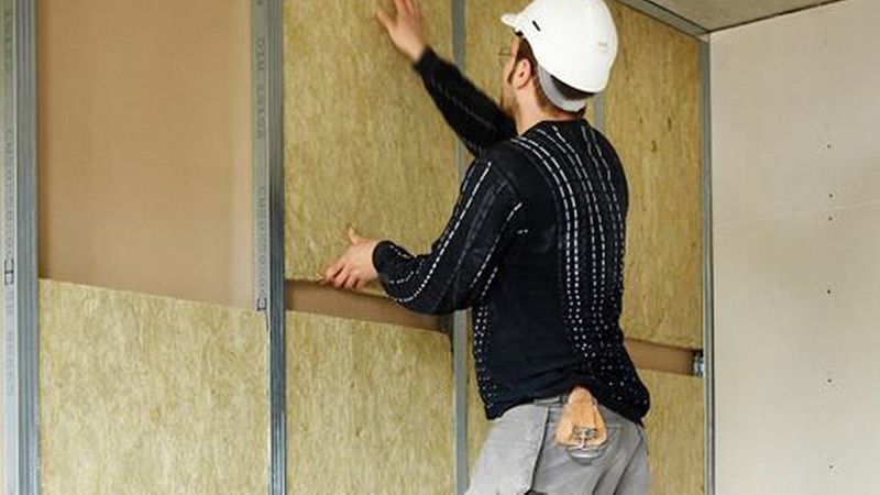 Trockenbauwandkonstruktion mit Mineralwolle als Dämmmaterial (Bild: Klaus Köpplin)