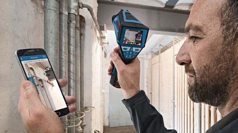 Messgeräte, die ihre Daten direkt an das mobile Endgerät senden, verhindern Übertragungsfehler durch händisches Abschreiben. (Bild: Bosch)