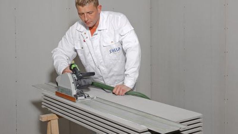 Für den Zuschnitt der harten Zementplatten verwenden Sie eine Kreissäge mit einem diamantbesetzten Kreissägeblatt. (Bild: fermacell)