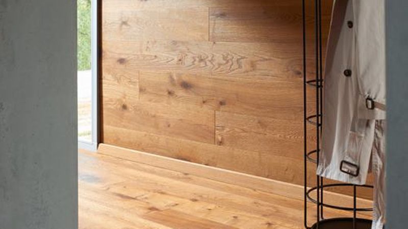 Mehrschichtparkett als Landhausdielen in Vierfugen-Optik.