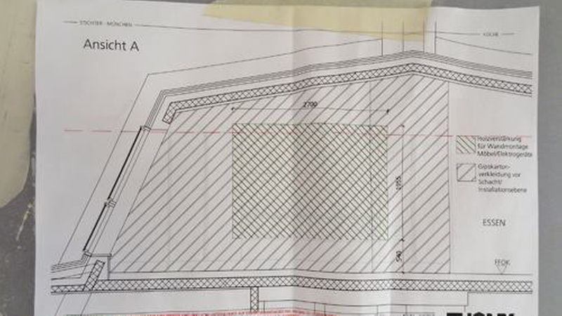 Die Landesbauordnung NRW gibt für Aufenthaltsräume unterm Dach eine Grundfläche von mindestens 2,20 m in der Länge vor. Der Raum muss wenigstens 2,40 m hoch sein. (Bild: Trockenbau Akustik/ K. Köpplin)