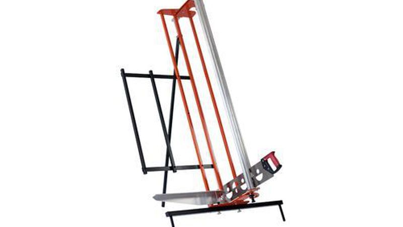 Der Multiboy für PUR-Platten, Naturfaser- und harte Mineralfaserplatten sowie kaschierte Dämmstoffe. (Bild: SPM Maschinen und Werkzeuge)