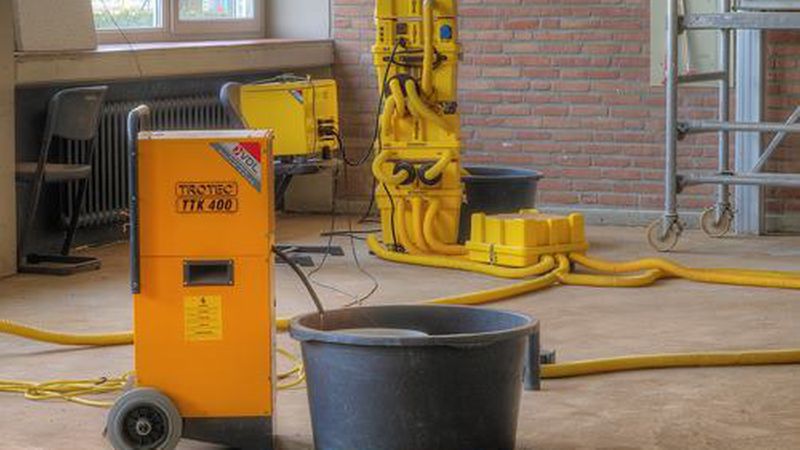 Beim Einsatz mehrerer Bautrockner ist ein Sanierungs- und Ablaufplan sinnvoll. (Bild: Wilms)