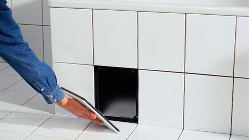 Die Trägerplatte mit den Fliesen kann man dann auf dem Rahmen einsetzen und normal verfugen.