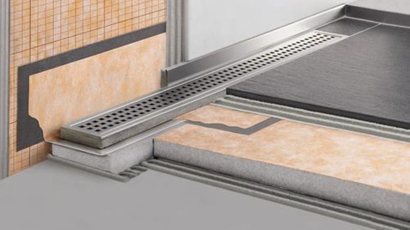 Die vorgefertigten Polystyrol-Hartschaumplatten sind werkseitig mit dem richtigen Gefälle ausgestattet und per se wasserdicht. (Bild: Schlüter Systems)