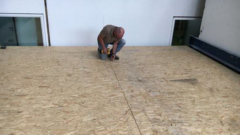 Abb. 1a: Holzbalkendecke – Rohdecke mit OSB-Beplankung. Bild: Wolf Bavaria