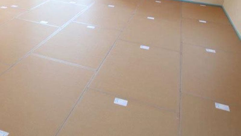 Abb. 1c: Belegen mit 15 mm PhoneStar Tri (Trockenestrich) auf Trittschalldämmung.Bild: Wolf Bavaria