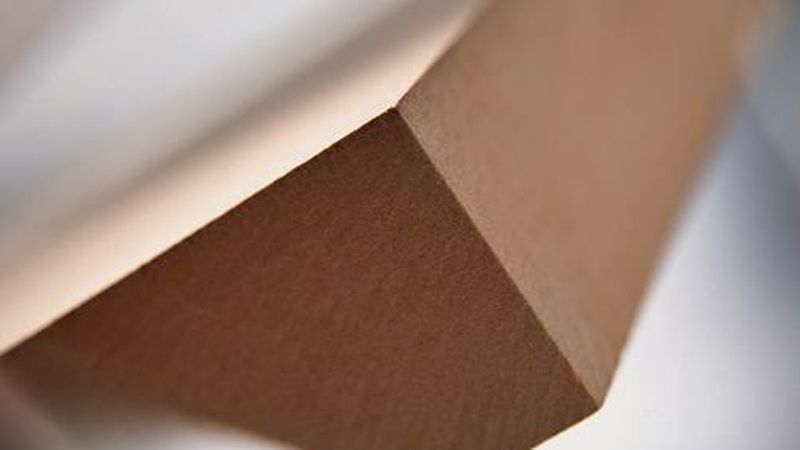 MDF-Kanten sind im Gegensatz zu Spanplattenkanten gut schraubbar.