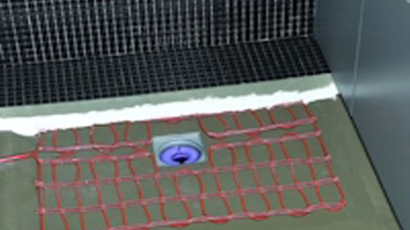Denkbar einfach: die vorkonfektionierten Heizmatten haben bereits eine Aussparung für den Ablauf und sind auf die Maße von Standard-Duschen zurechtgeschnitten. (Bild: AEG)