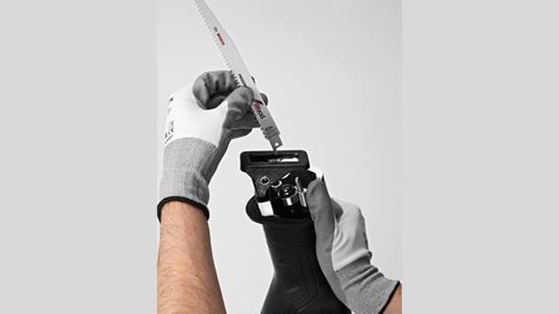 Bei der Werkzeugaufnahme hat sich bei allen Säbelsägen wie bei anderen Elektrowerkzeugen auch ein einfaches System durchgesetzt. (Bild: Bosch)