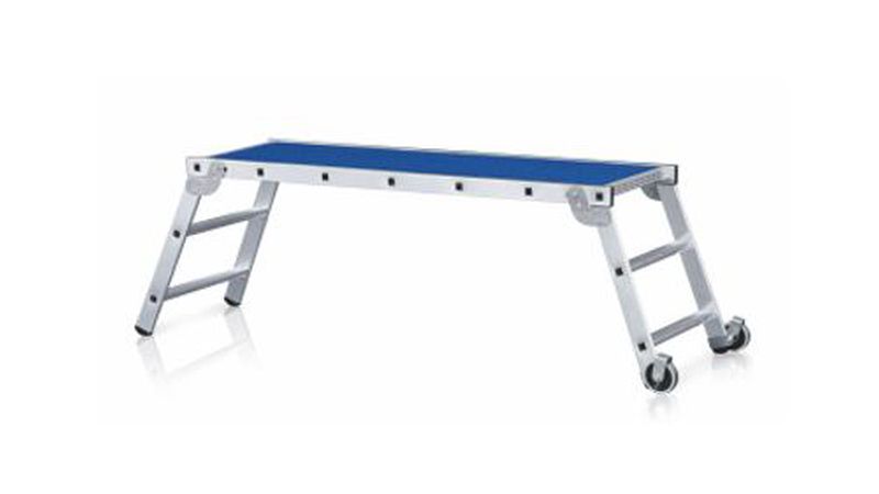 Klappbare Arbeitsplattform mit Rädern. (Bild: Zarges GmbH)
