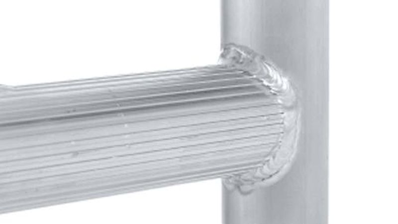 Die Schweißnaht bei der Sprossen-Holm-Verbindung ist lückenlos. (Bild: Zarges GmbH)