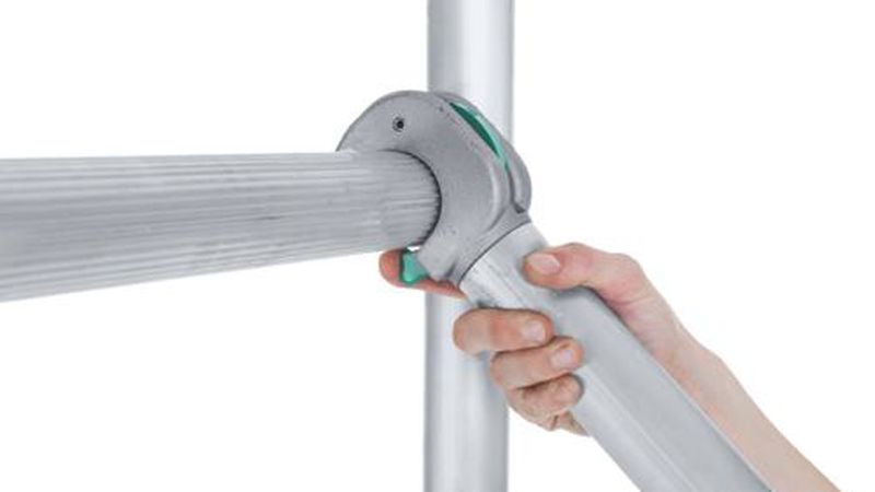 Je breiter die Klauen, desto weniger können sie sich verkanten. (Bild: Zarges GmbH)