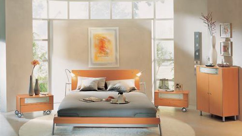 In besonders schützenswerten Räumen wie dem Schlafzimmer stellen Wandfarben die einfachste Art der Abschirmung gegen Elektrosmog dar. (Bild: Hülsta)