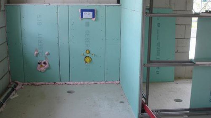 Trockenbauverfahren: Vorwand-Vorrichtung im Bad (Bild: DIPL.-ING. Monika Winggen Architektin AKNW – BDB)
