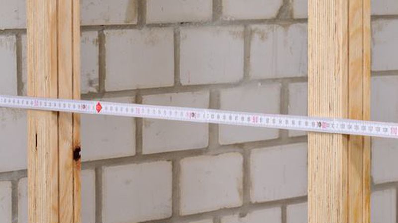 Der Ständerabstand hängt wie beim Metallständerwerk vom Plattenmaß ab und liegt bei maximal 62,5 cm.