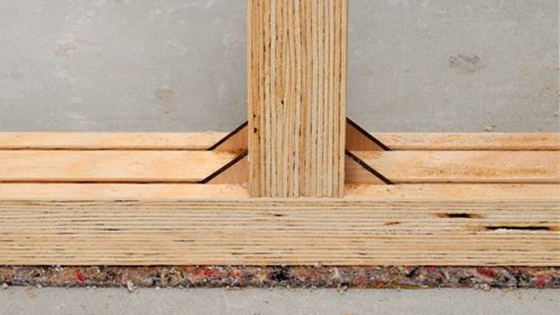 Die Verbindungschips können auch eingeleimt werden, damit die Ständer unverrückbar sind. 