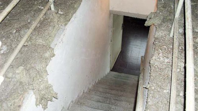 Bild 3: Hier wird die oberste Geschossdecke über eine eigene Treppe erschlossen. Die Tür befindet sich am Fußpunkt der Treppe. (Bild: IpeG-Institut)
