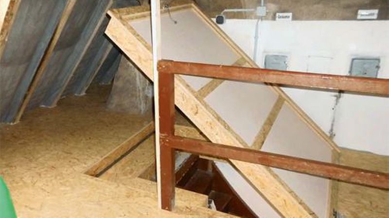 Bild 4: Statt in diesem Fall die Umfassungsflächen der Treppe zu dämmen, kann auch an der Dämmhülsen-Konstruktion ein gedämmter und angedichteter Deckel angebracht werden. (Bild: IpeG-Institut)