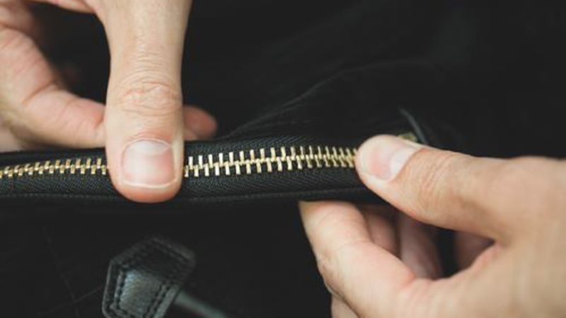 Zunfthosen werden oft noch in Handarbeit in Deutschland gefertigt. (Bild: FHB original GmbH & Co. KG)