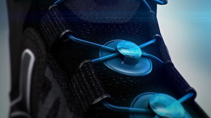 Mit einem Drehmechanismus scheiden die Schnürsenkel als Stolperfalle auf der Baustelle aus. (Bild: Engelbert Strauss)