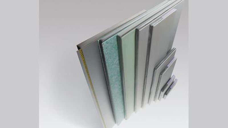 Innendämmsysteme mit Vakuumisolationspaneelen wie die des Herstellers Isover sind dampfdiffusionsdicht und damit für Feuchträume geeignet. (Bild: Saint-Gobain Isover G+H AG)