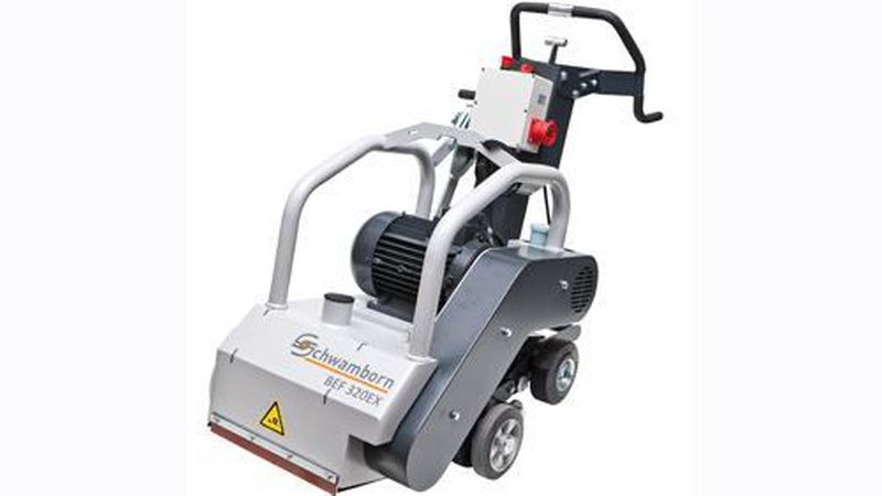 Bis zu 2 mm Estrich plus Belag schafft eine leistungsfähige Estrichfräse. Sie braucht einen 400-V-Anschluss. (Bild: Schwamborn Gerätebau GmbH)