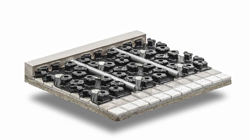 Aufbau des Dünnschichtsystems auf einem Bestandsbelag: Die Aufbauhöhe beträgt mindestens 17 mm. (Bild: Kermi)